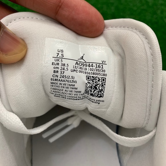 -Edm-
🥤*NEW* Air Jordan 1 Low “White University Red”(W) - Picture 8 of 10